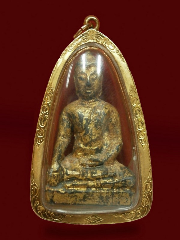 พระบูชาแกะจากหินนาคกระสวยลงรักทองเก่า