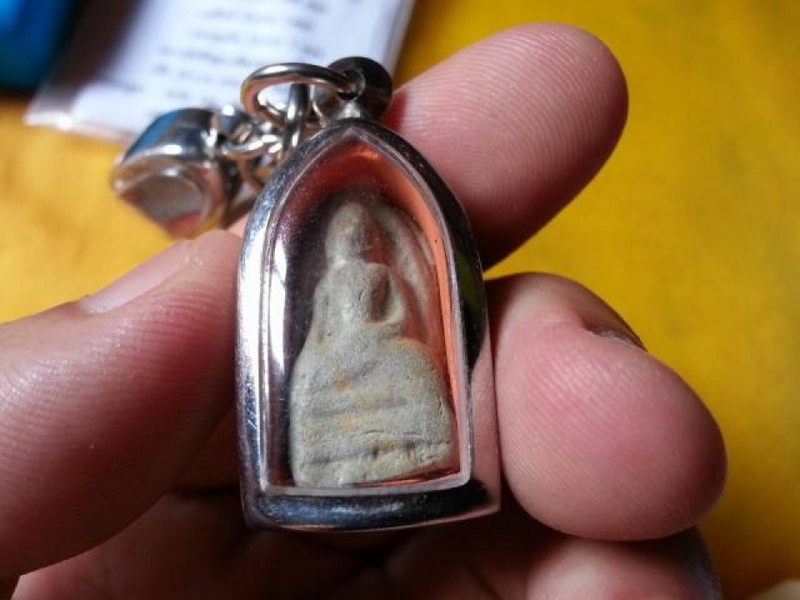 พระรอดเกษาครูบาอ่อน ยุดแรก เนื้อปูนซีเมนต์ วัดสันต้นหวีด ( หายากมาก )