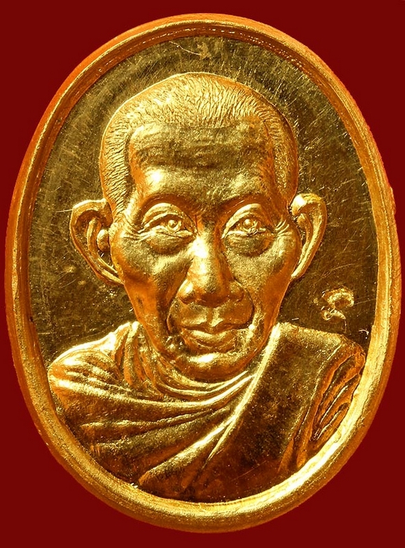 เหรียญ หลวงพ่อเกษม เขมโก ปี 2535 รุ่น 60 พรรษามหาราชินี เนื้อทองคำ หนัก 6.7 กรัม สวยแชมป์ครับ