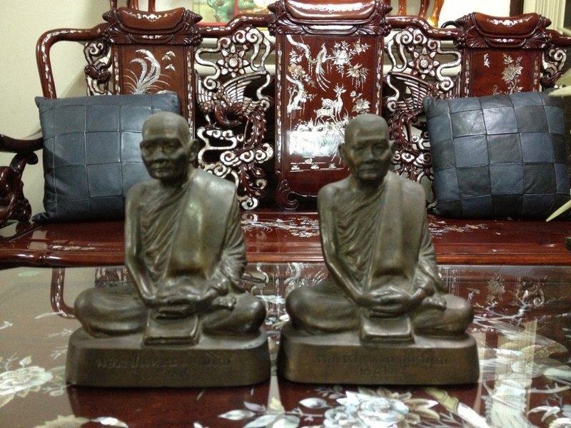 รูปหล่อหลวงปู่แหวน 5 นิ้ว ปี 22