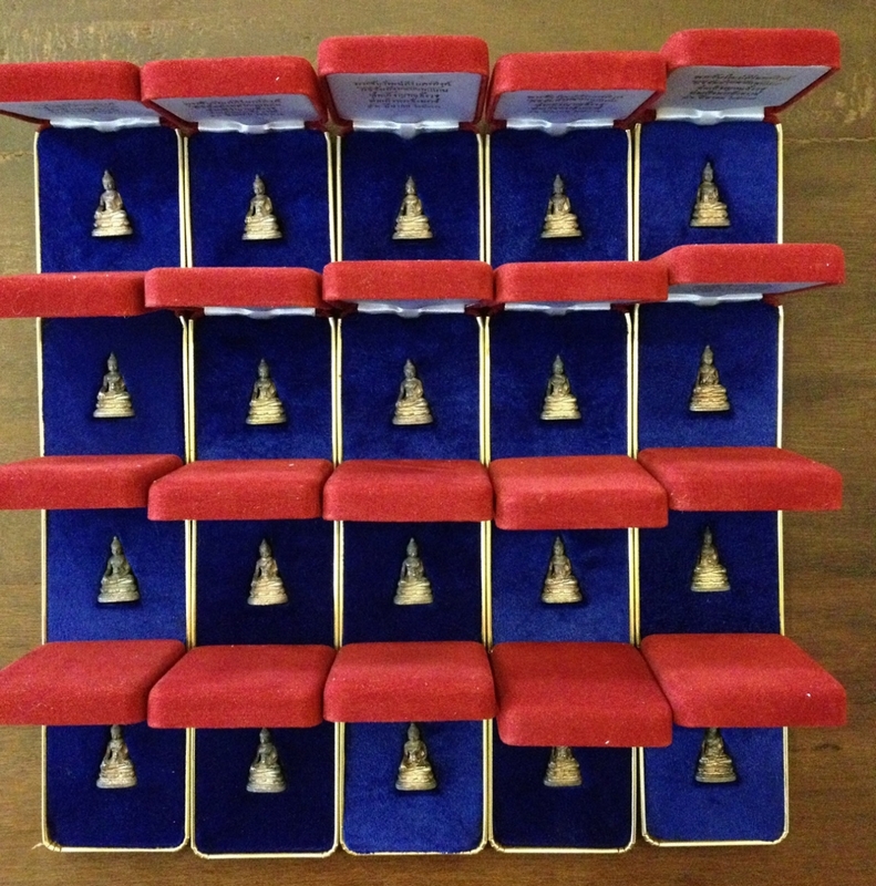 พระชัยวัฒน์สมเด็จญาณสังวรเนื้อเงิน ปี 33 เหมา 20 องค์ 