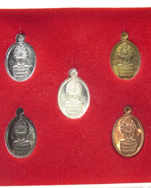 เหรียญเม็ดแตงพระนาคปรก รุ่น 1 ครูบาออ