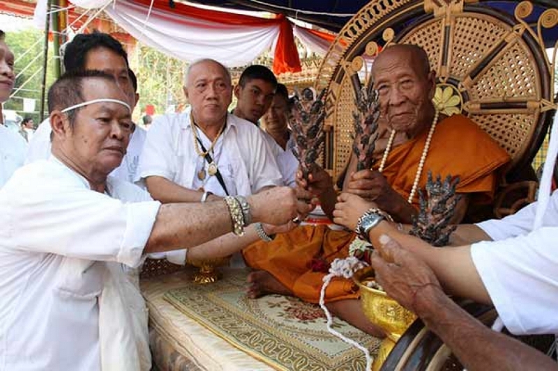 พระกริ่งชินบัญชรอีสาน หลวงปู่คำบุ หล่อนำฤกษ์