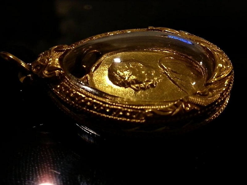 เหรียญเม็ดแตง หลวงพ่อเงิน วัดดอนยายหอม เนื้อ ทองคำหลังเงิน ปี 2503