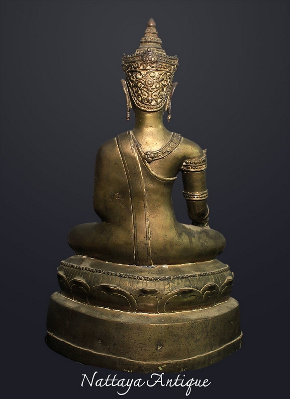 พระบูชาเชียงแสนทรงเครื่อง