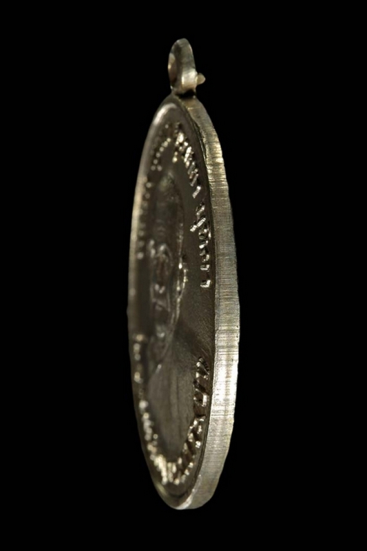 เหรียญหลวงปู่ชา รุ่นแรก(เนื้อเงิน)