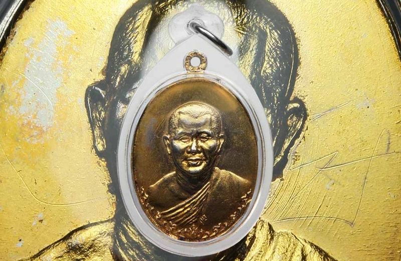 เหรียญสรรพสิทธิโชค หลวงปู่ทองบัว ตนฺติกโร วัดโรงธรรมสามัคคี เนื้อทองแดงกะไหล่ทอง  ปี 2517