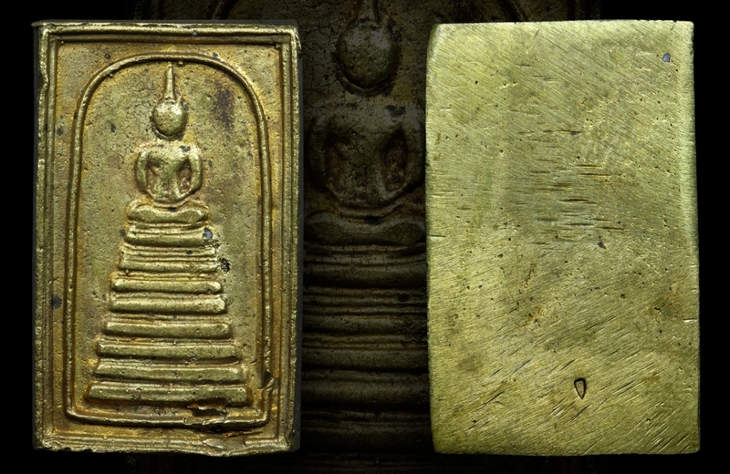 พระสมเด็จเนื้อทองระฆังครูบาขันแก้ว วัดสันพระเจ้าแดง ปี พ.ศ.2524 พิมพ์ฐาน 9 ชั้นตอกโค๊ตเม็ดงา