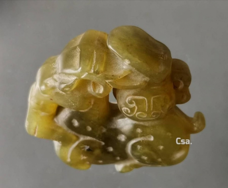 จี้กวางจีนโบราณ ยุคฮั่น เหยกเหลืองน้ำผึ้ง ( แก้วหยก ) 
