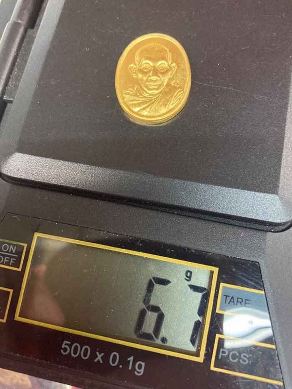 เหรียญรูปไข่ หลวงพ่อเกษม เขมโก รุ่น ครบรอบ ๖๐ พรรษา มหาราชินี #เนื้อทองคำ ปี 2536