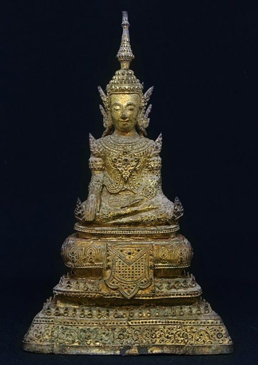 พระบูชารัตนะ ทรงเครื่อง ปางมารวิไชย ยุคต้นสวยสมบูรณ์ไม่มีอุดซ่อมครับ คลาสสิคมากๆ ครับ รักทองเต็มๆเดิ