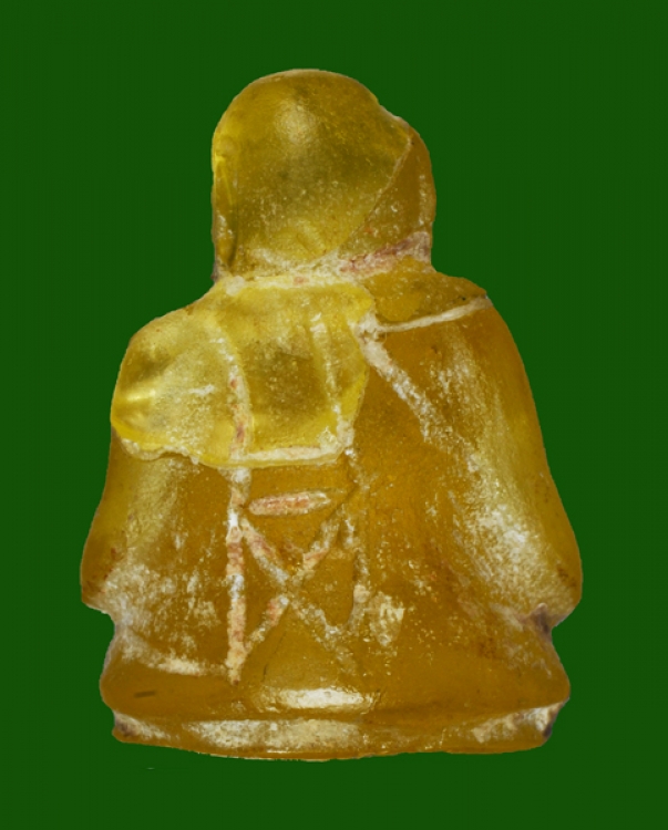 พระสังกัจจายเนื้อบุษราคัมสีเหลือง กรุฮอด ขนาดหน้าตัก 1.2 cm  